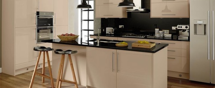 how to get the industrial chic look for your kitchen feature image