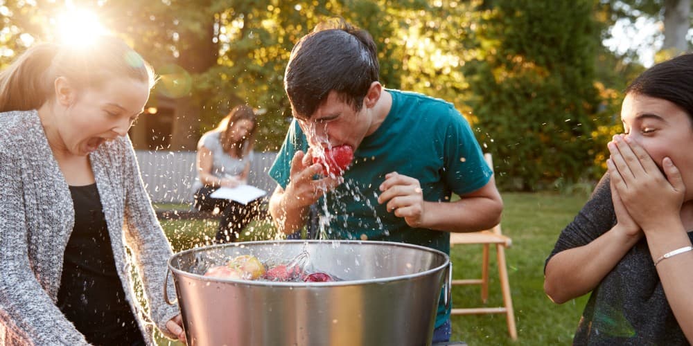 apple-bobbing